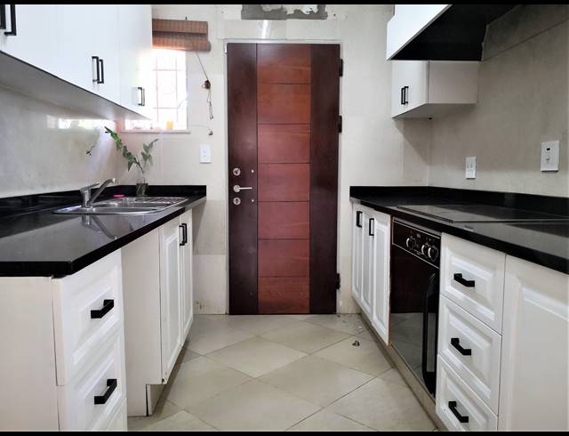 3 BEDROOM TOWNHOUSE TO LET IN ERASMUSKLOOF